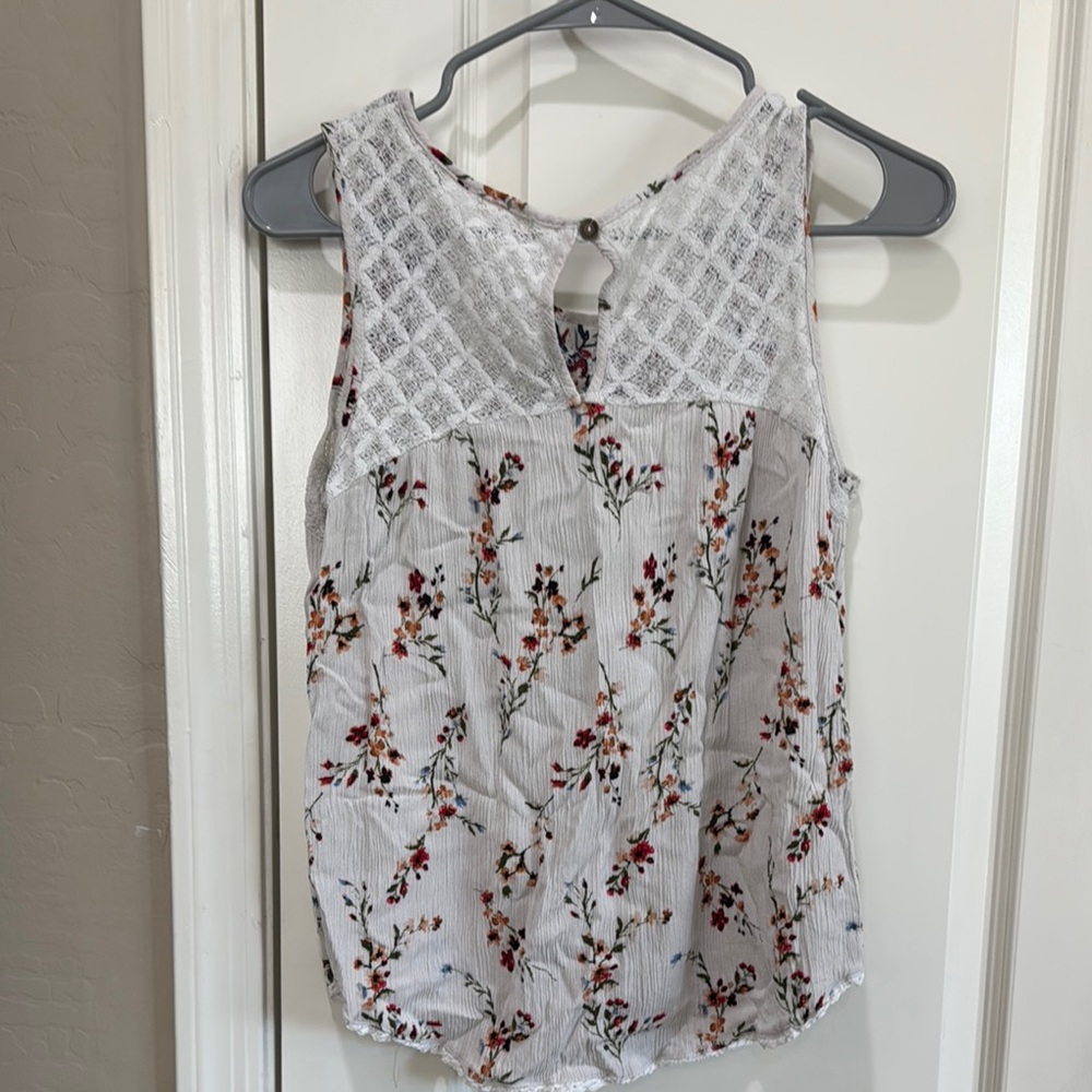 Floral Embroidered White Tank Top / C53 - Picture 4 of 4